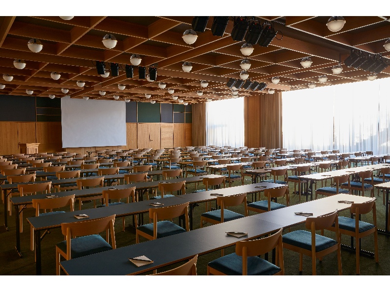 エースホテル京都内で最も広い会場「ベルビュー」。
366㎡の広々とした会場です。
（スクール形式イメージ）
