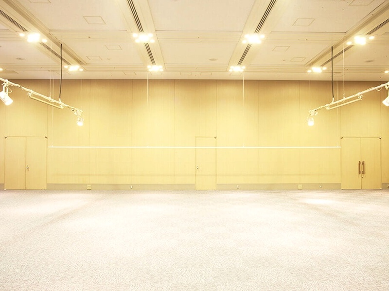 【3F ホールA】イベント内容に合わせた照明の増設やスクリーンを吊るすことも可能です。