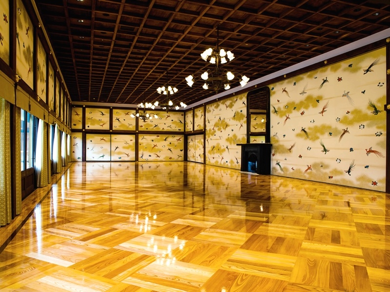 明治記念館本館・金鶏