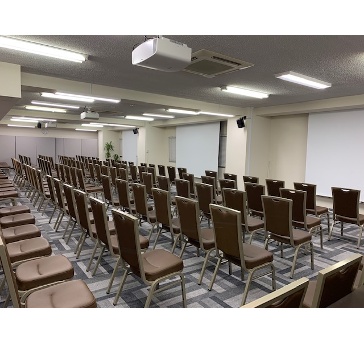 シアター形式
160名まで収容可能！
