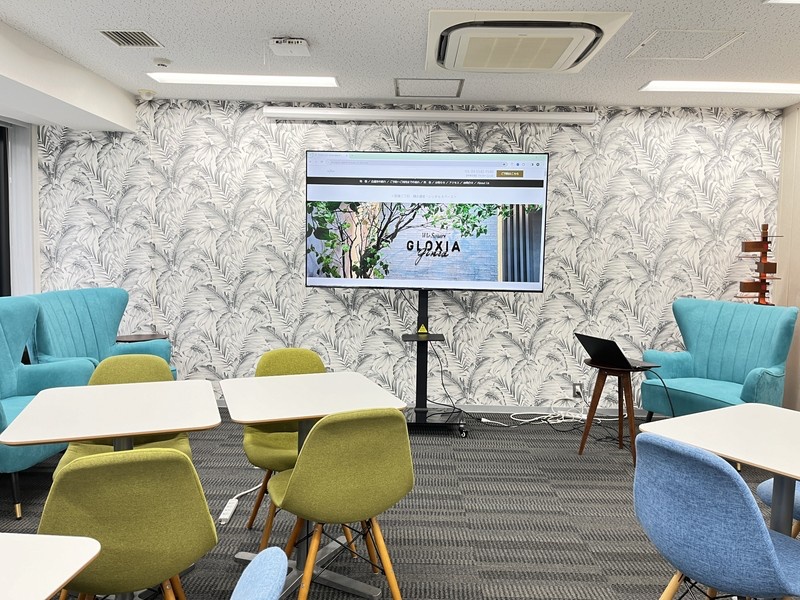 【最大50名】SpaceA+B
最大50名まで着席/オフサイトMTG・入社式・イベント・交流会に最適/飲食OK/オシャレ＆カジュアルな雰囲気でリーズナブルなのが好評です。