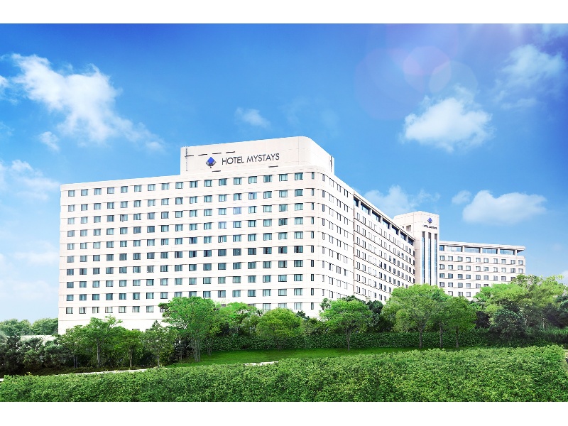 東関東自動車道　成田ICより２分
成田国際空港　JR・京成成田駅　共に約15分の好立地　無料シャトルバス運行してます
