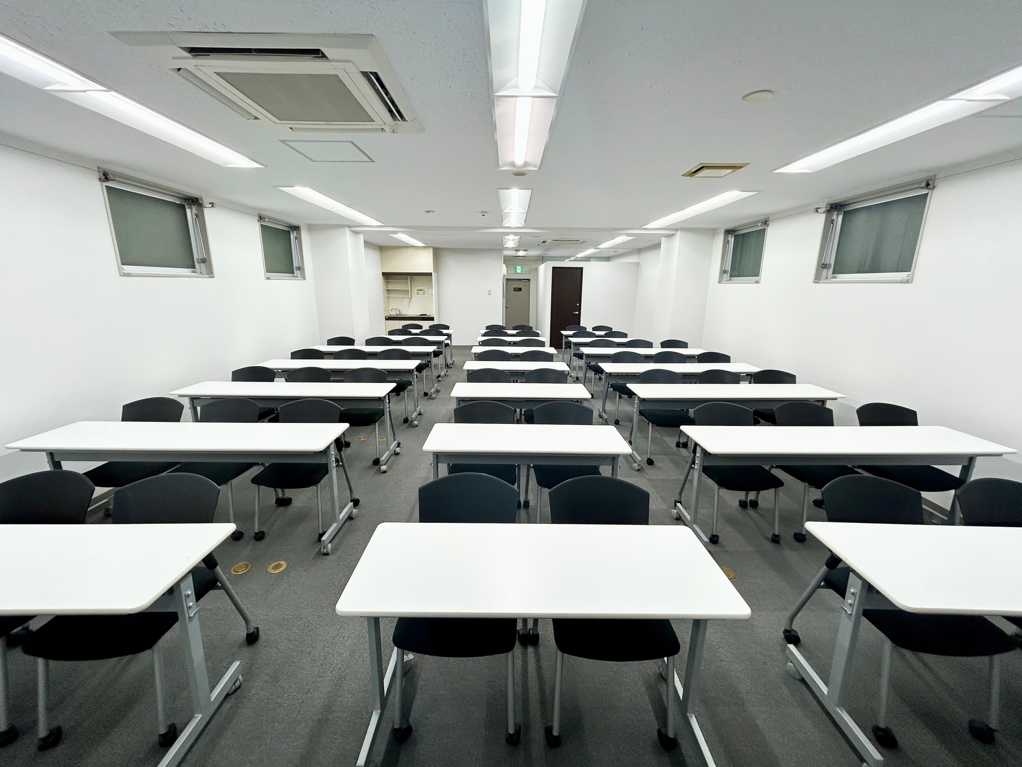 レイアウト変更は、ご予約時間内にお客様ご自身で原状復帰まで行ってください