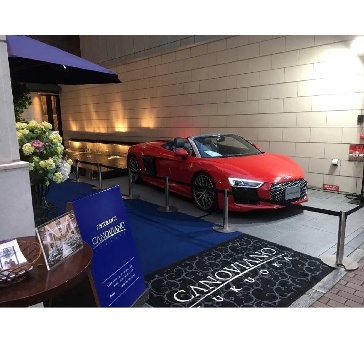 【展示会】
天神エリアには多くない敷地内に商品展示スペースも完備しております。
お料理と併せてお楽しみくださいませ。