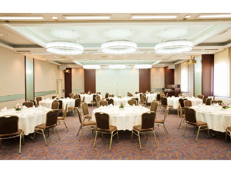 【むさしの（小）】
・パーティー（着席）：80
・パーティー（立食）：100
・会議（学校型）：105
・会議（角型）：54
・会議（劇場型）：150