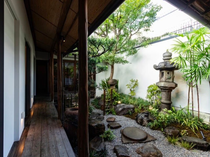 京町家ならではの自然の光と風が通り抜ける「坪庭」