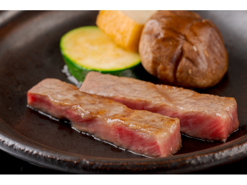 お料理は近江牛を堪能