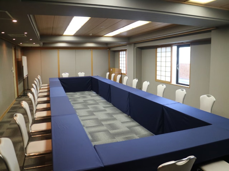華頂
面積	68㎡(21坪)
天井高	2.2ｍ
最大収容人数	48名
イベント・会議・研修・セミナー・説明会等の多目的利用が可能です。