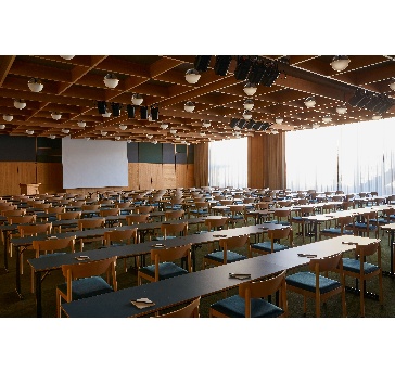 エースホテル京都内で最も広い会場「ベルビュー」。
366㎡の広々とした会場です。
（スクール形式イメージ）
