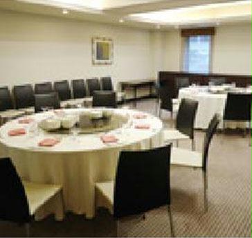 【セーヌ】
面積：56m²
立食：40名、着席：30名