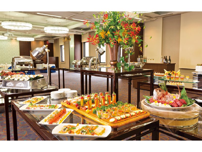 会議やご会食、後援会に歓送迎会と、着席はもちろんのこと、立食やパーティーなど多彩に対応できます。