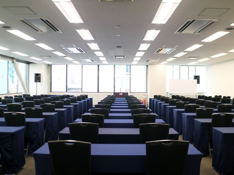会議室は全15室、12名～180名まで収容可能。多用途にご利用いただけます。