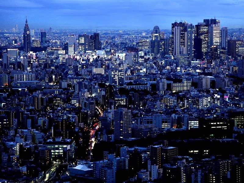 地上220mからの眺望はまさに絶景。夕闇に染まりゆく東京　昼から夜へと変化するサンセットタイムは感動の一言。