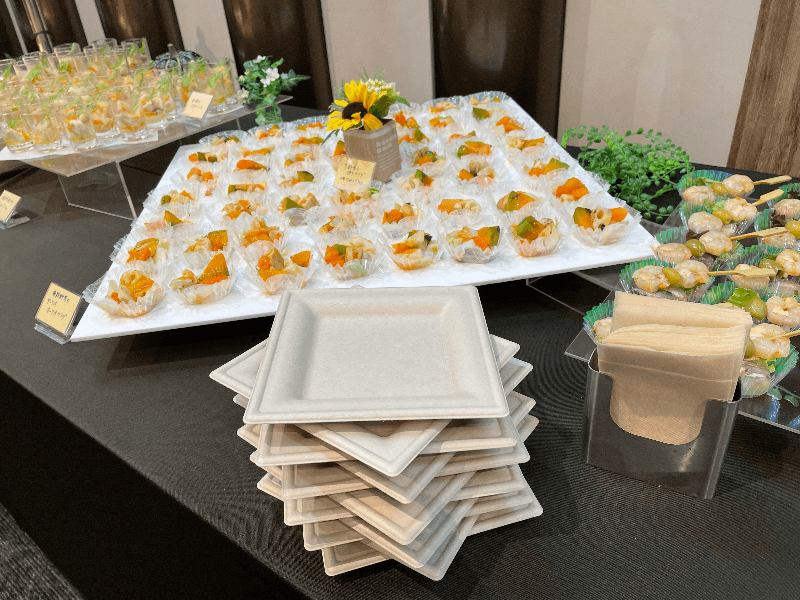 人気飲食店の自慢のビュッフェです！
(忘新年会メニュー）