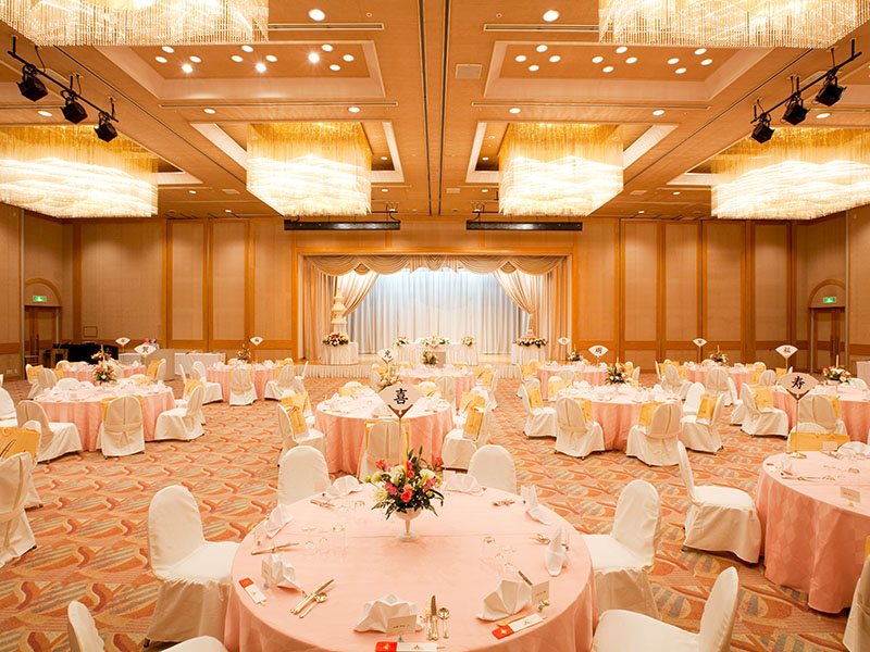 【鶴の間】ご宴会や婚礼、会議などにご利用ください。