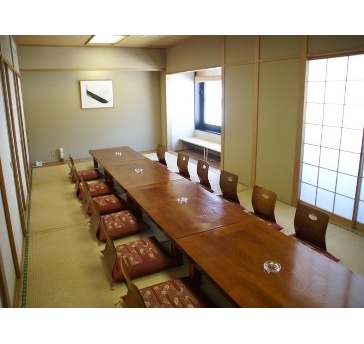 １６畳の和宴会場　２分割で８畳×２室も可　
同タイプで織姫と白鳥の２部屋あり。