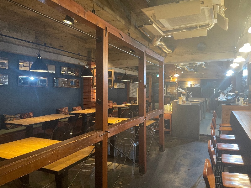 店内奥から