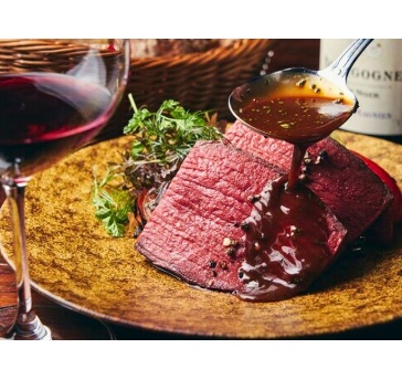 【プレミアムコース＋フリードリンク】今、絶対に食べて頂きたい"特選牛肉"の炭火焼き、全7品