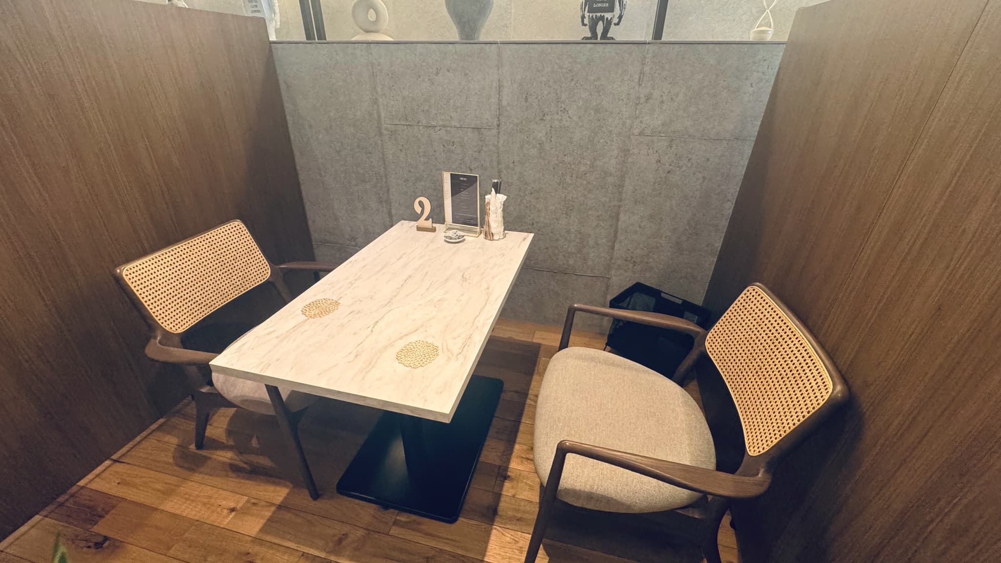 メインフロア_X PLACE cafe lounge<歌舞伎町タワー5階>