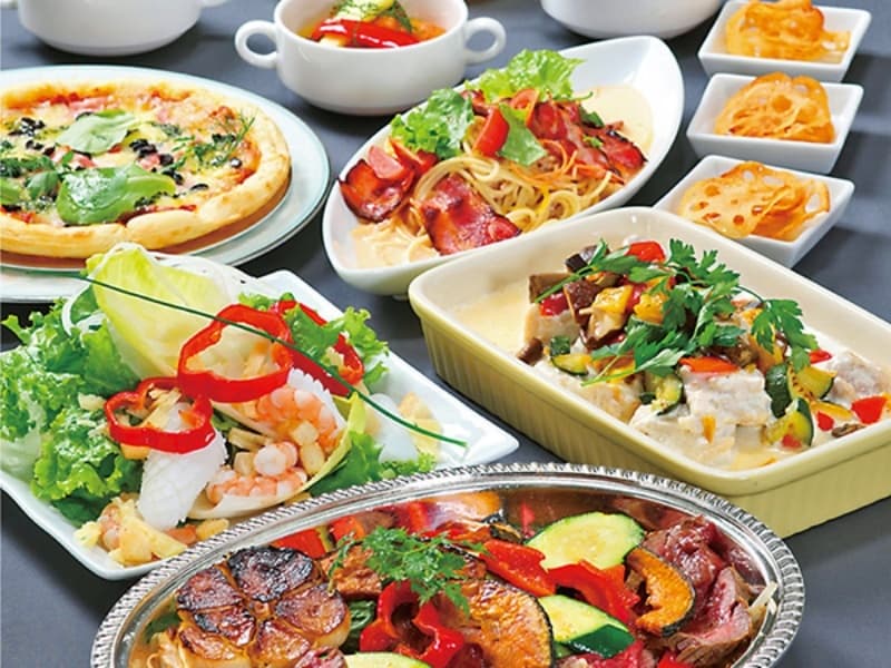 【ケータリングサービス】
和食・洋食・中華など、お客様のご要望に合わせたお料理をご用意いたします。ご予算に応じたオリジナルメニューのほか、季節の素材をふんだんに盛り込んだ松花堂弁当もご利用いただけます。