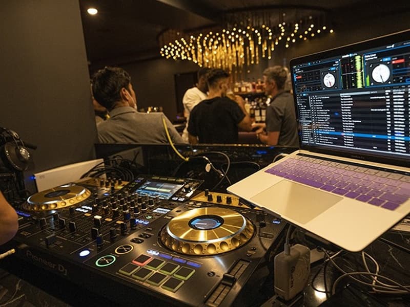 モニター、音響機材（マイク、DJ機材等）等使用可能
※設備のご利用に関してはお店に直接お問い合わせください