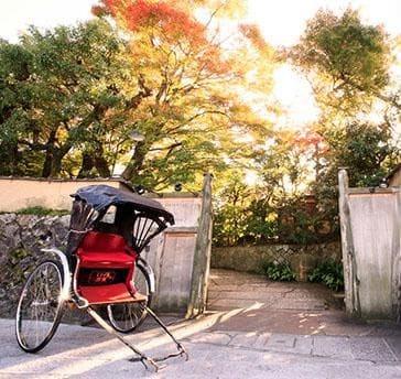 ■門前入り口
京都・東山にありますTHE SODOHの圧倒的なロケーション。門をくぐればそこには別世界が広がっています。