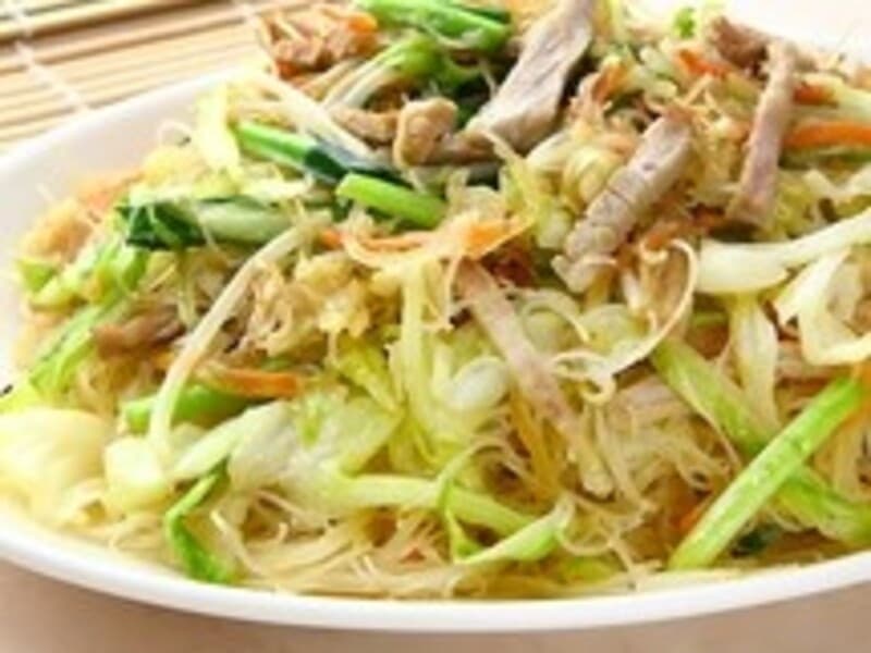 当店おすすめ
「台湾風焼きビーフン」
代表的な大人気の焼ビーフン☆野菜のうま味とスパイシーが◎女性人気ＮＯ１メニューです。