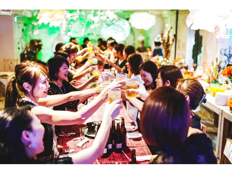 セミナーや会議後のパーティーにも対応可能！専属シェフが考案した料理を専属スタッフが提供します。刺激的な空間とお料理でいつもよりコミュニケーションが活性化！