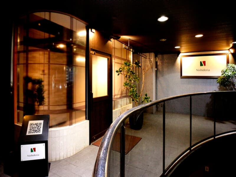 ビルに2階にございます。天満橋駅より徒歩約5分程度。