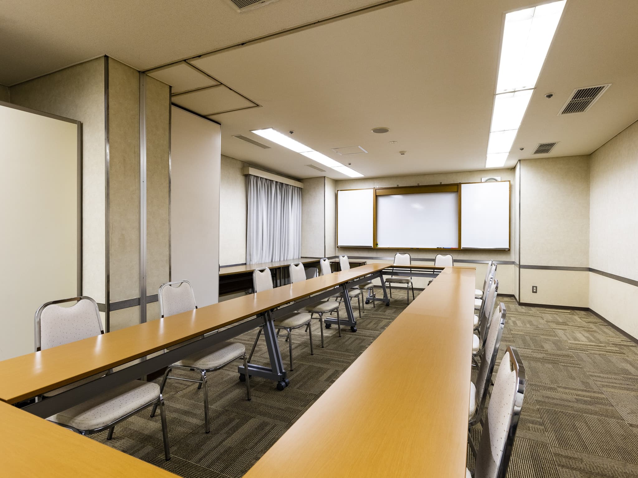 企業様の会議や研修だけでなく、地域団体様のミーティング、
個人団体様の趣味や地域の集まりなどでもご利用いただいております。
様々な用途においてご活用可能でございます。