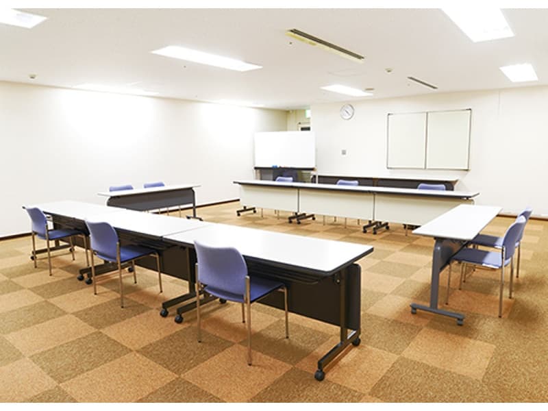 ■５０１号会議室（５階）

小規模のセミナーや会合、面談等に向いています。
５０２号会議室と併用でよく利用されます。