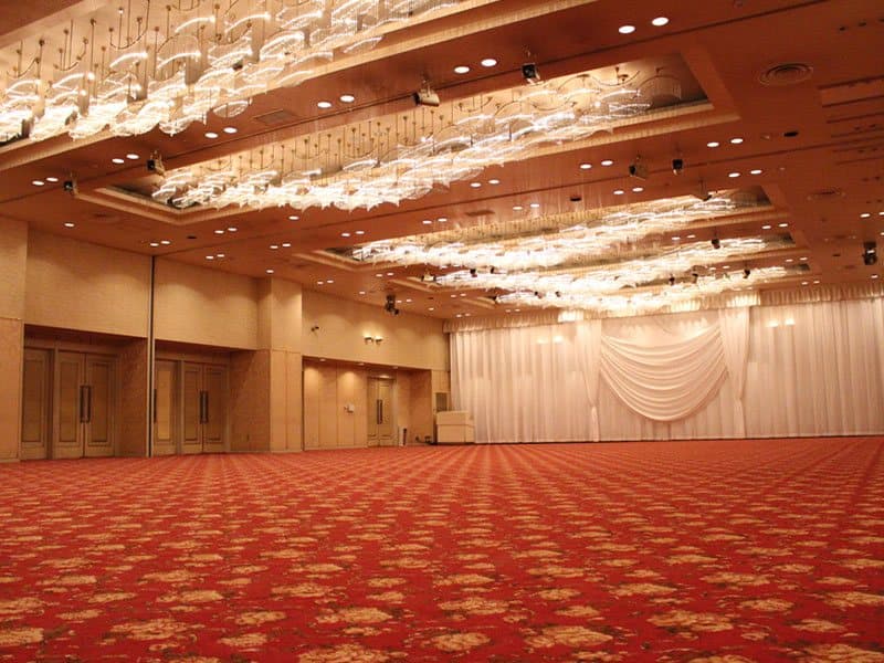 本館３階　天平の間
当ホテル最大の大部屋です！
会議・懇親会・披露宴等、様々なシーンにてご利用可能です！