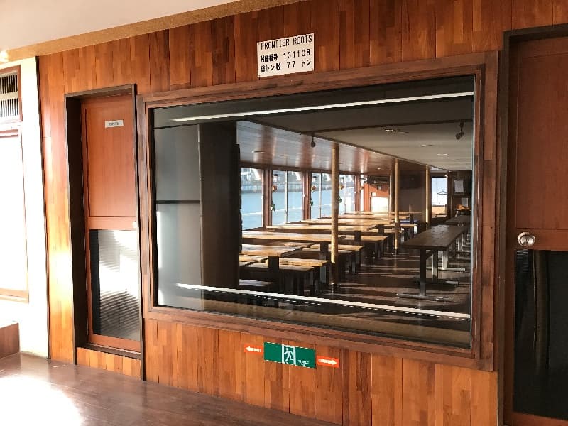 パーティーやイベント、会議などで便利な大型テレビモニターを完備してます。HDMIケーブル対応の機材をお持込みいただき映像を流せます。