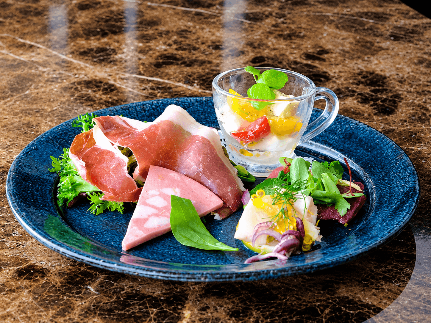 特別な日にふさわしい華やかで美味しい料理の数々