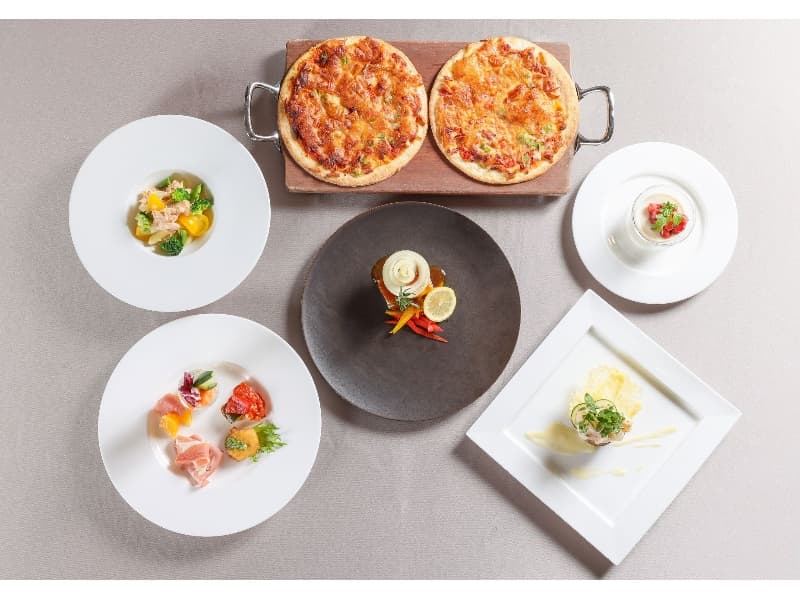 6,000円コース
・前菜盛り合わせ5種
・シェフの気まぐれパスタ
・甘鯛と小海老のミルフィーユ
・麓山高原豚の福島ブルブル仕立て
・本日のおまかせピッツァ
・季節のデザート