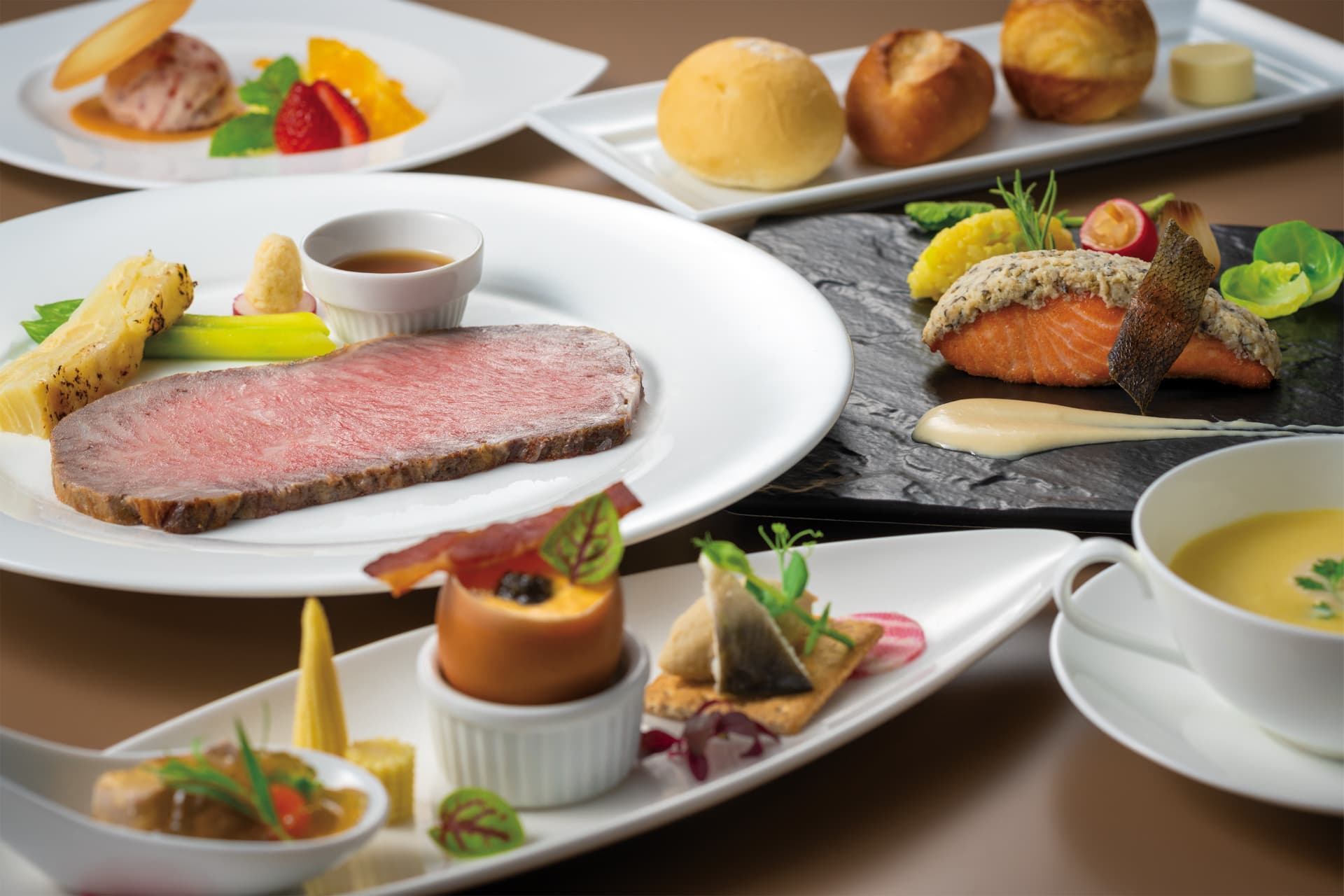 県産食材をふんだんに使用した、こだわりのコース料理。