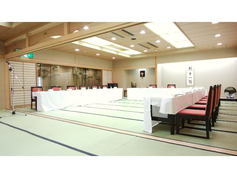 本館２階　但馬

当ホテルでも人気の高い和室の大部屋で御座います！
こちらのスタイルは一例です！
会の形式に適したスタイルをご提案させて頂きます！