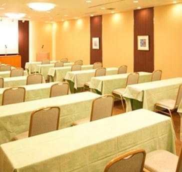 ■ローズ
30名様～50名様でご利用いただける中規模会場です