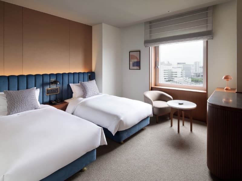 ［マークツイン 24㎡］角部屋、高層階（13階・14階）

ミニバー無料／コーナーに位置しフルリノベーションしたお部屋は、コンパクトで居心地の良い空間　浴槽がなくシャワーブースのみのお部屋です