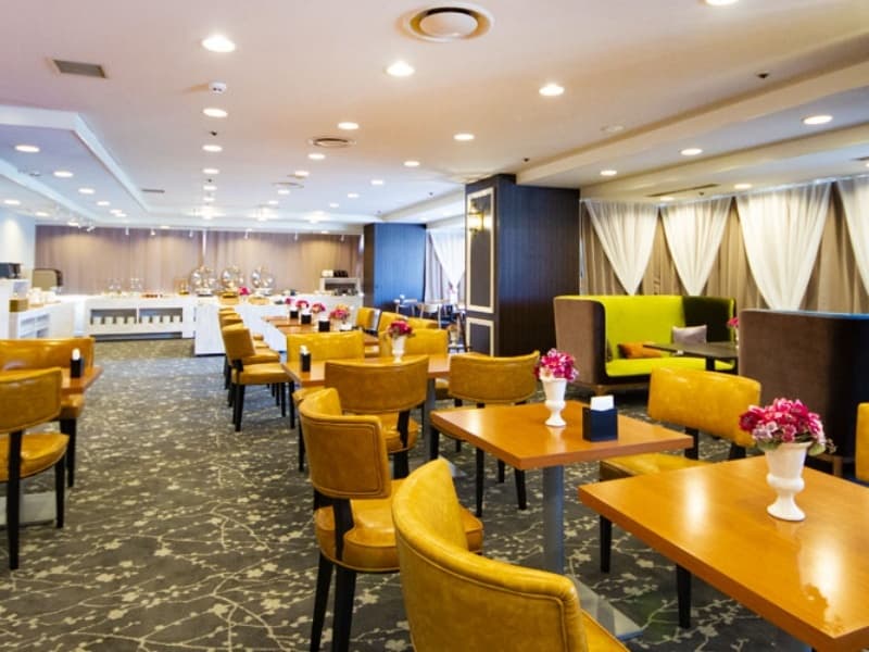 4F 宴会場 『蔵王』
有線LAN完備の中宴会場です。
収容人数：立食80名／着席60名（シアター形式80名・スクール形式69名）