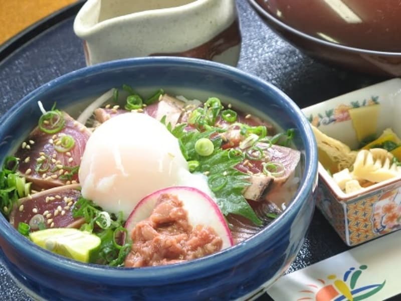 鰹酒盗丼定食