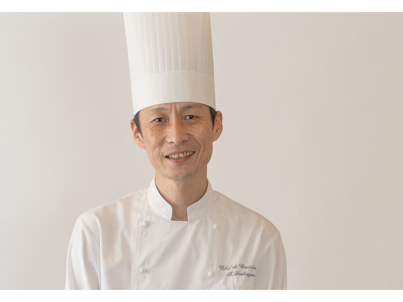 宴会洋食料理長　福山 篤史(ふくやま あつし)
フレンチを中心に、数々の洋食レストランで料理の腕を磨いた経験を活かし、料理の”美味しさ”とともに、食の”安心・安全”を重視したおもてなしで、皆さまをお迎えいたします。