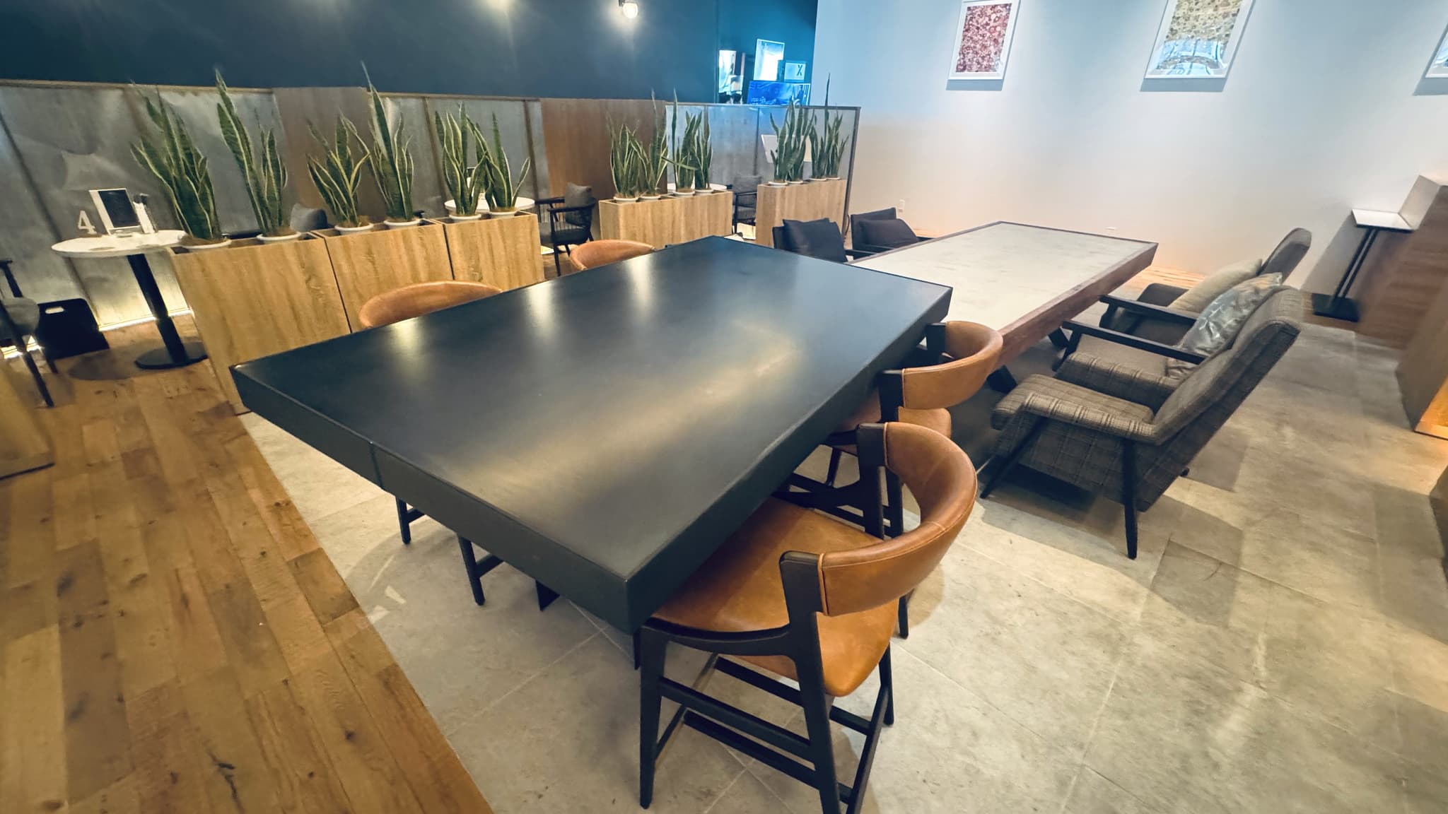 メインフロア_X PLACE cafe lounge<歌舞伎町タワー5階>