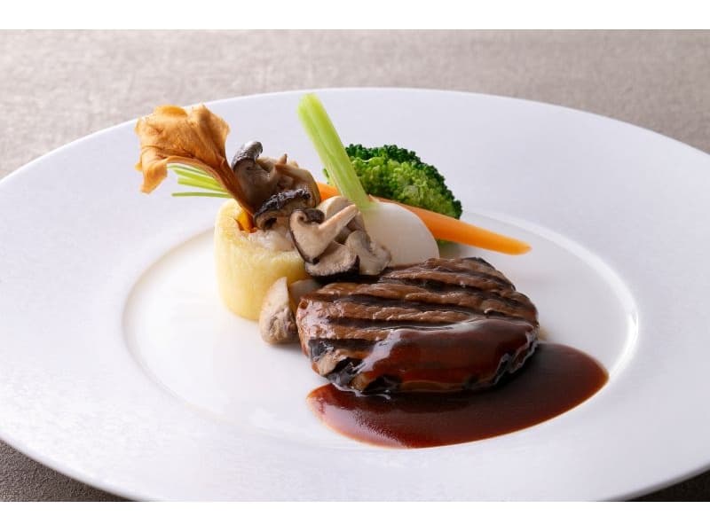 お料理イメージ
牛フィレ肉のグリエ　 森のきのこのソテー添え