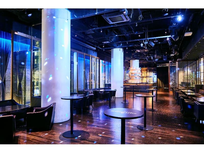 The BAR　
着席:90名　立食:180名
照明演出も可