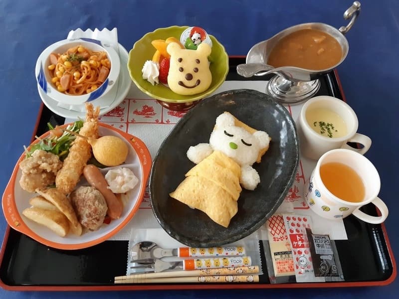 【宿泊】
未就学の幼児のお子様にはお子様ランチ
小学生にはメイン（ステーキorお刺身）を選べるお子様定食