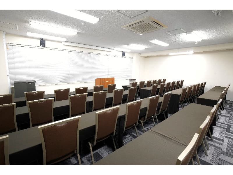 【50名会議室】セミナー・スクール形式
※演台は空きがあれば利用可能です。