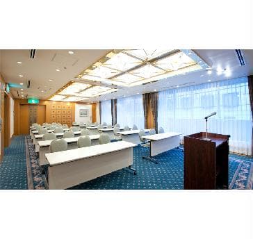 広さ：77m2
スクール：48名、ロの字：36名	