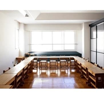 研修やワークショップの場としてもご利用いただける会議室。3,300円/3h（利用可能時間：9時〜20時）
※会議室をご利用の際は、お電話にてお問い合わせください。