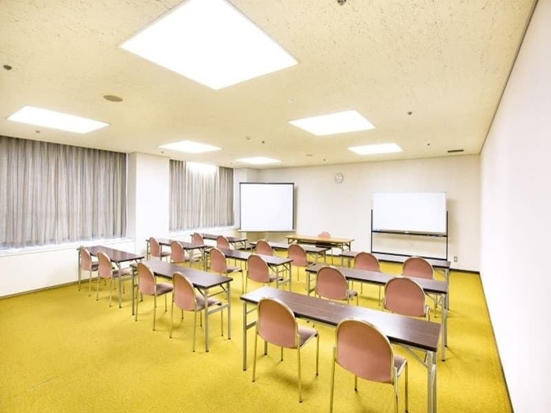 【中会議室】（舞姫）　63㎡　（24畳）
セミナースタイル　宴会（畳）スタイルのリバーシブル可能な会場